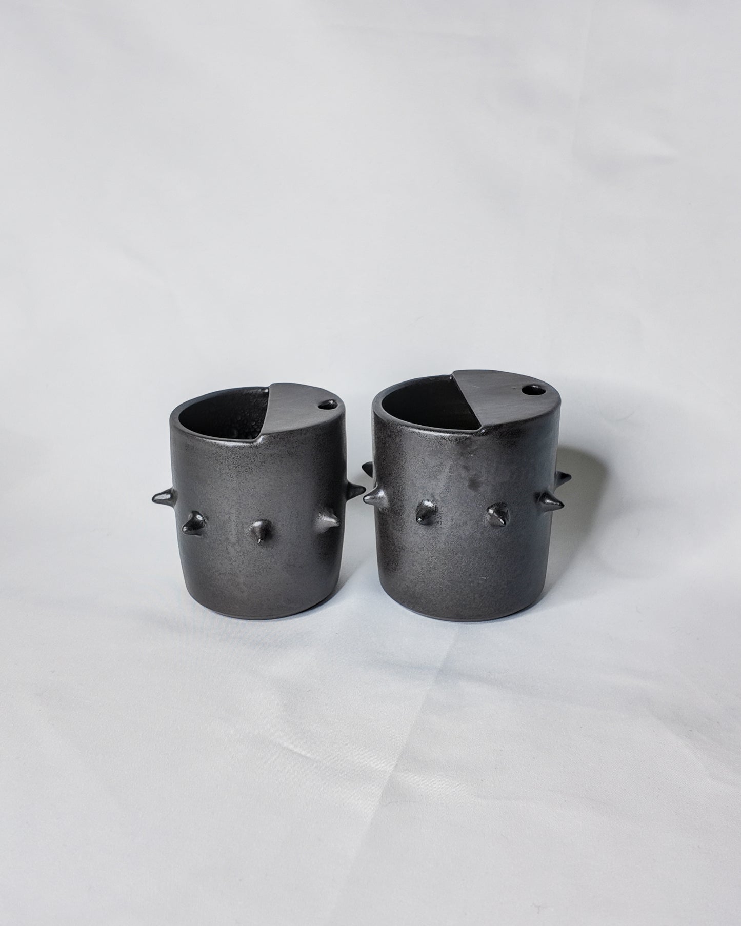 Spiky ceramic travel cup