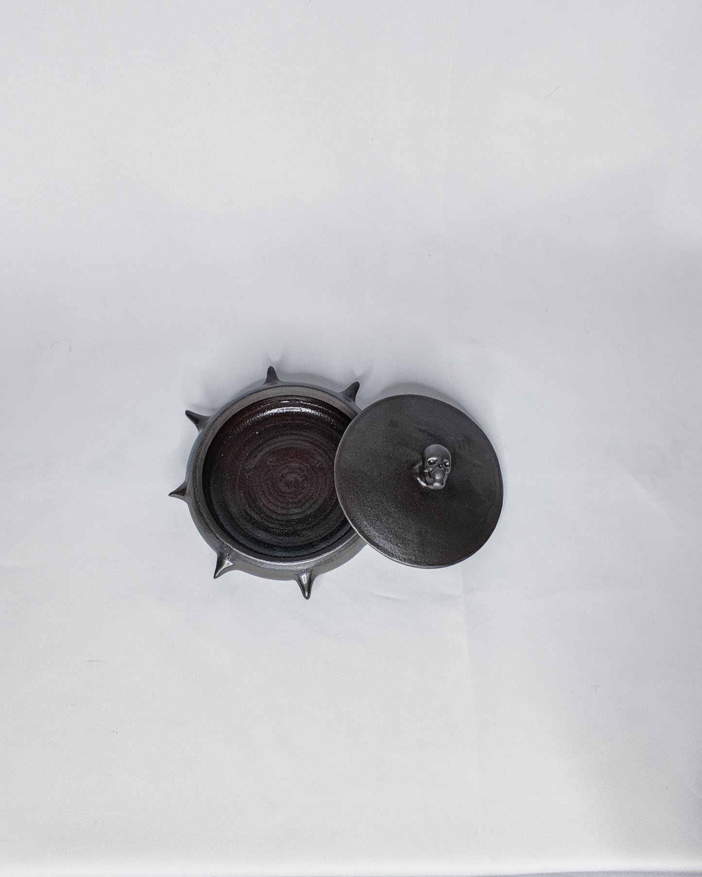 Spiky jewlery/ash tray