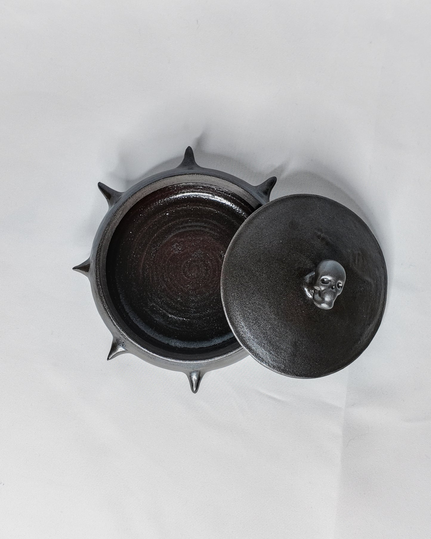 Spiky jewlery/ash tray