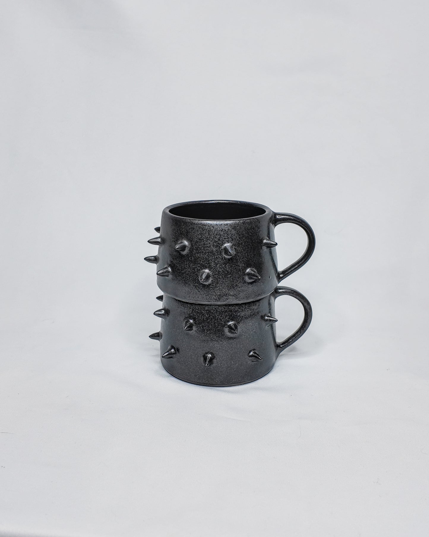 Double spiky mug