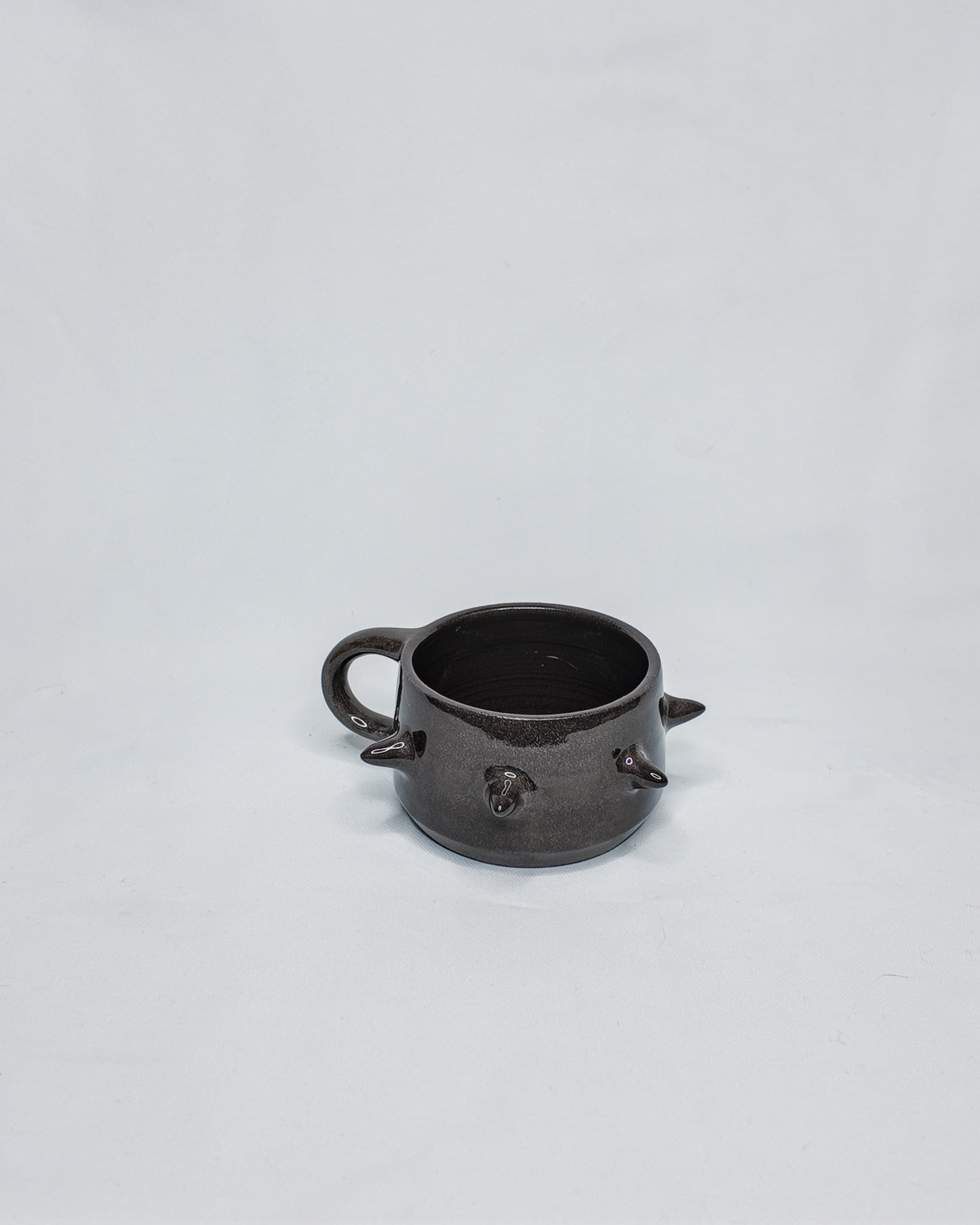 Glossy spiky cup