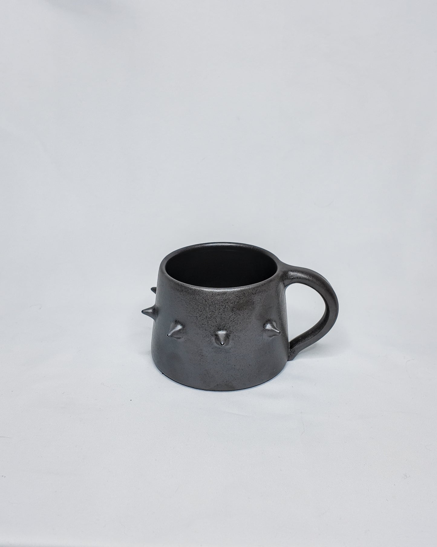Medium spiky mug