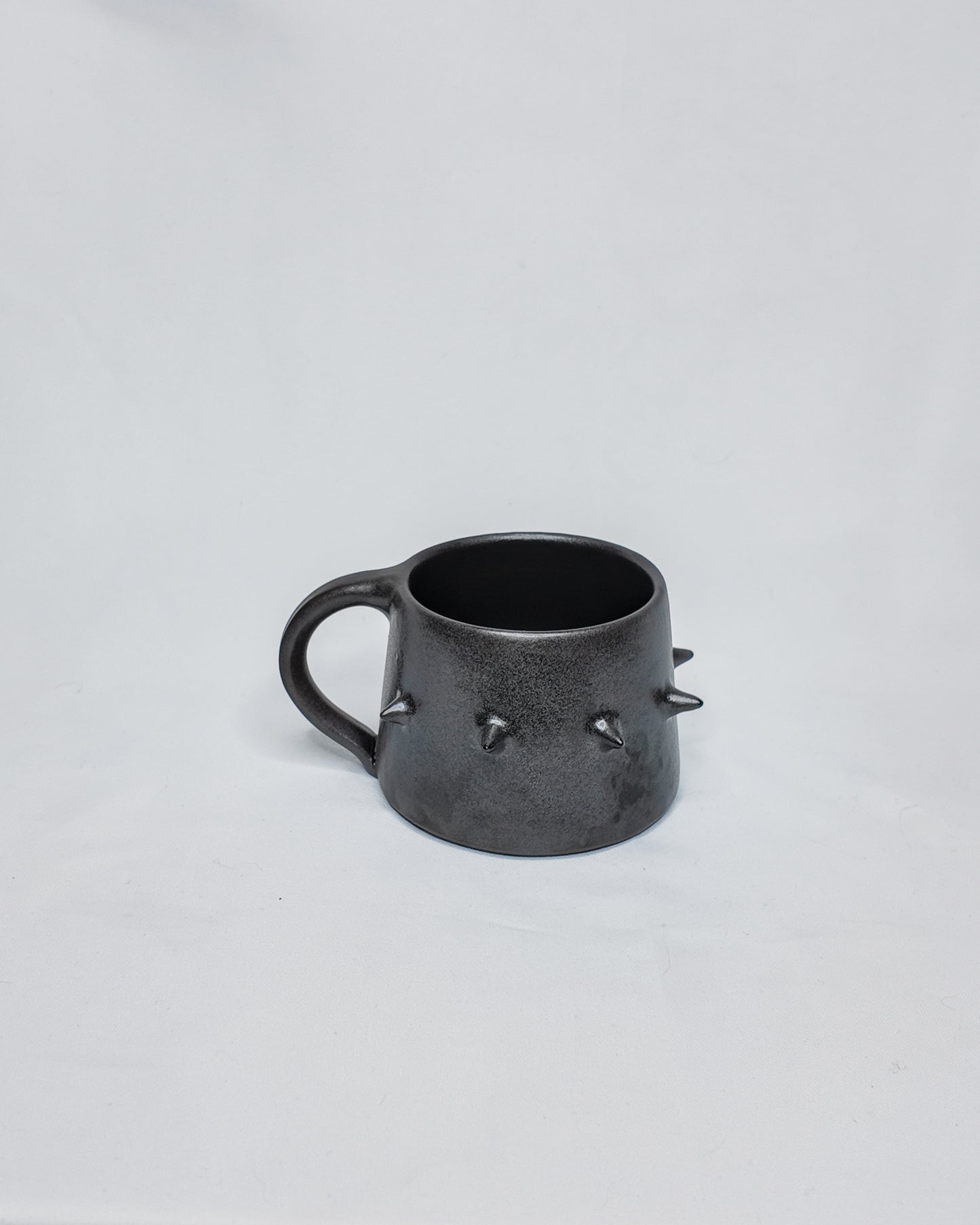 Medium spiky mug