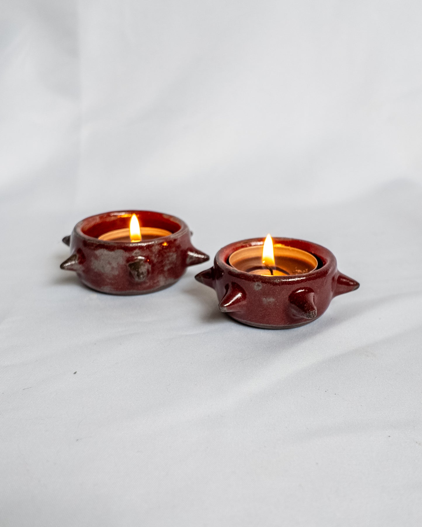 Spiky candle holder (red)