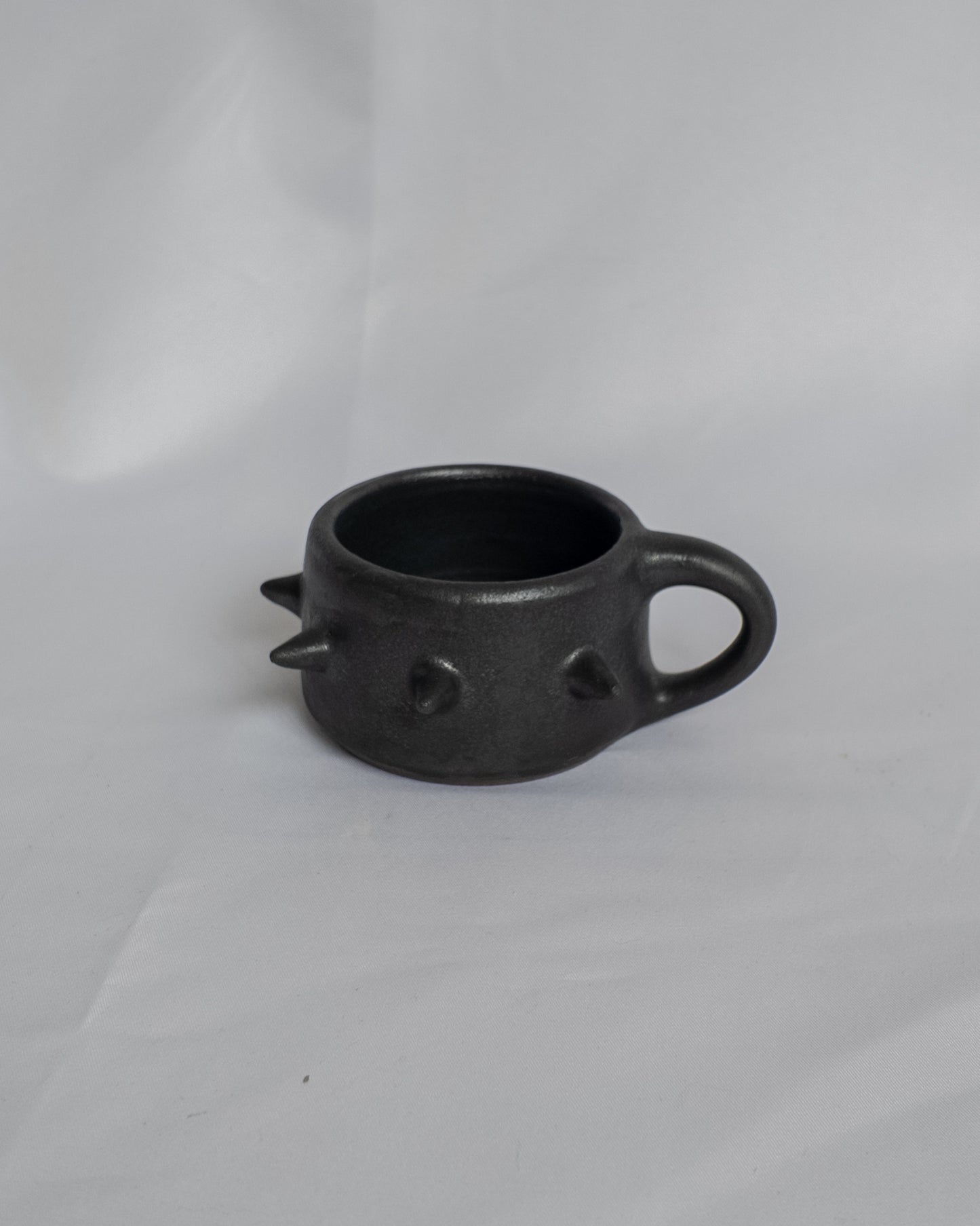 Spiky espresso cup with handle