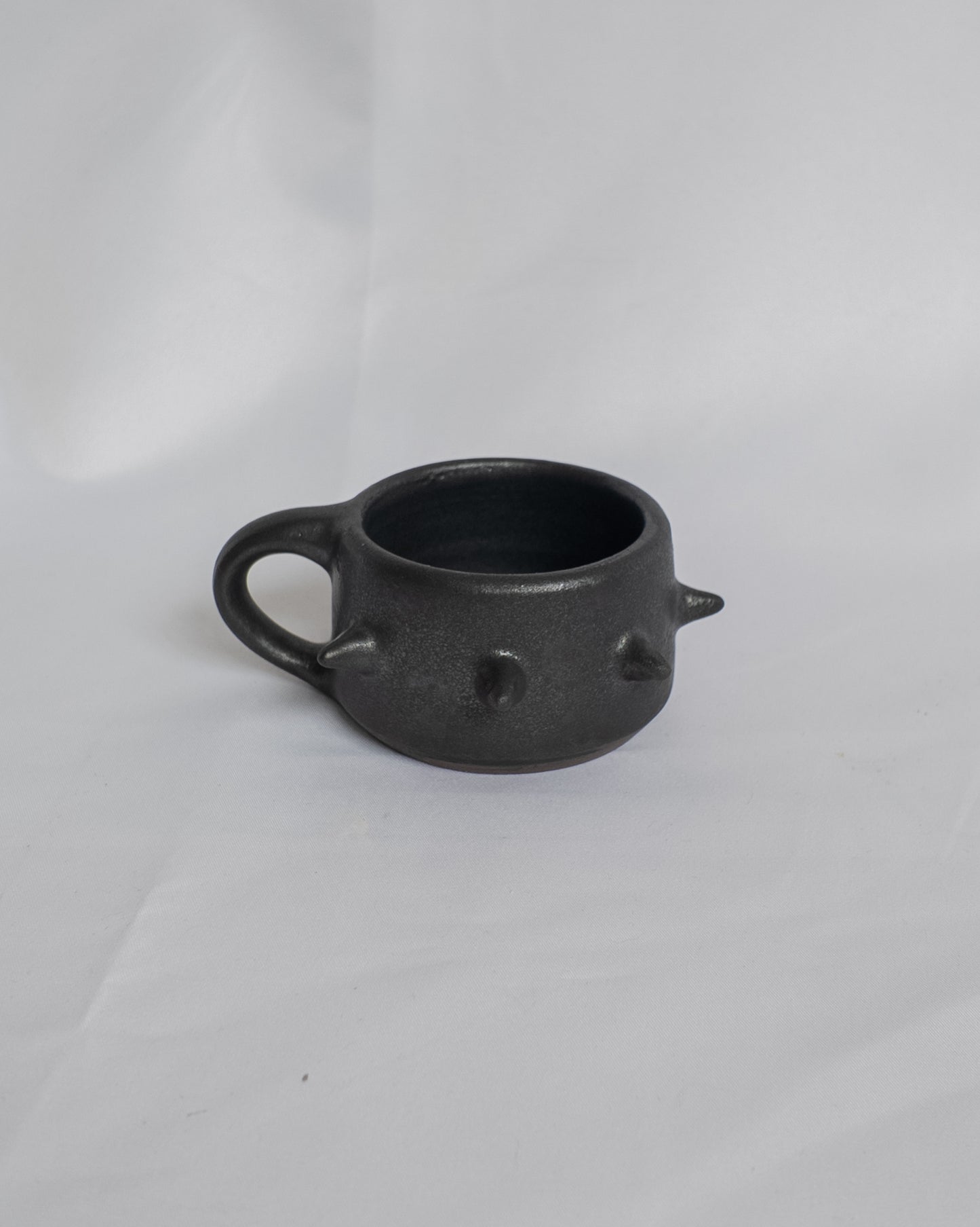 Spiky espresso cup with handle