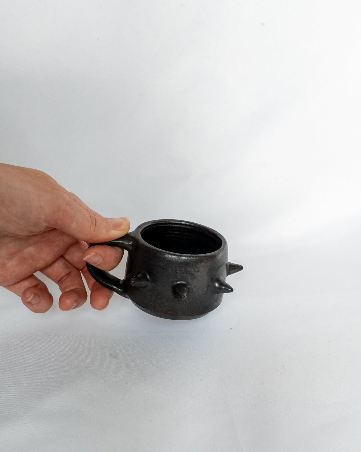 Spiky espresso cup with handle